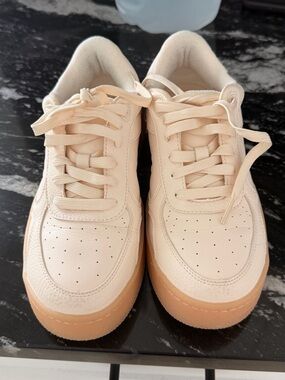 ALO Yoga Women's Sneakers in Cream with Gum Sole